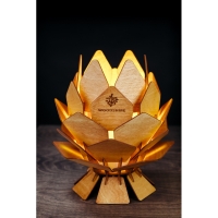 Деревянный настольный светильник Шишка.